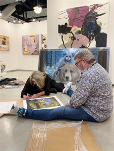 Anne Juul Christophersen signerer sine nye kunsttryk! ✏️