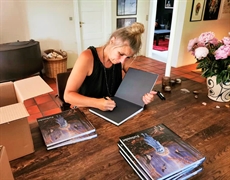 Anne Juul Christophersen signerer bøger! ✏️